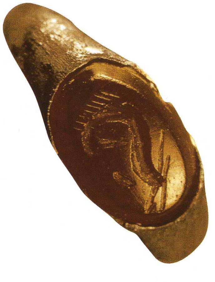 bague porte-bonheur pour la venue des naissance representant le dieu egyptien Chnoubis - Avencehes.jpg